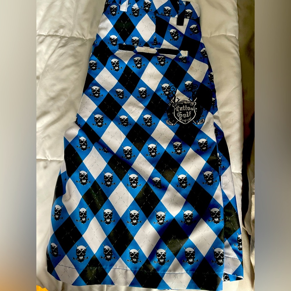 Tattoo golf argyle golf shorts. Size 30